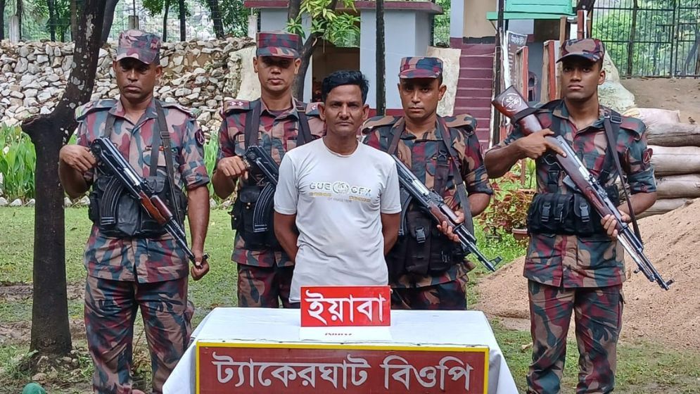 তাহিরপুর সীমান্তে ভারতীয় ইয়াবাসহ যুবক আটক