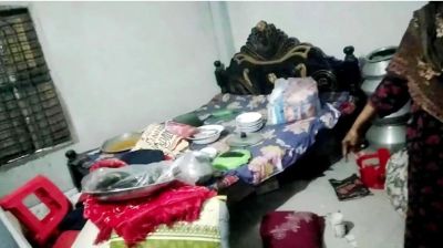 ঝিনাইদহে অস্ত্রের মুখে জিম্মি করে সিঙ্গাপুর প্রবাসীর বাড়ি লুট
