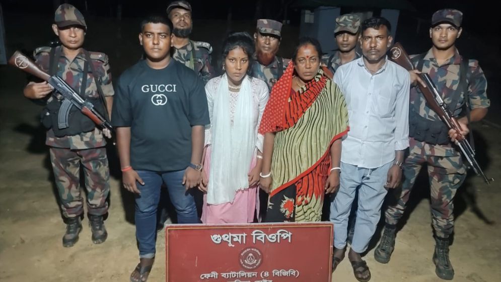 ভারতে প্রবেশকালে একই পরিবারের ৪ সদস্য আটক