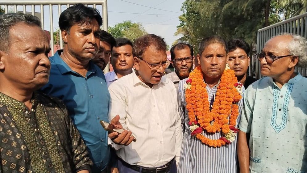 সাংবাদিকদের আন্দোলনে জামিনে মুক্ত রোকনুজ্জামান টিপু