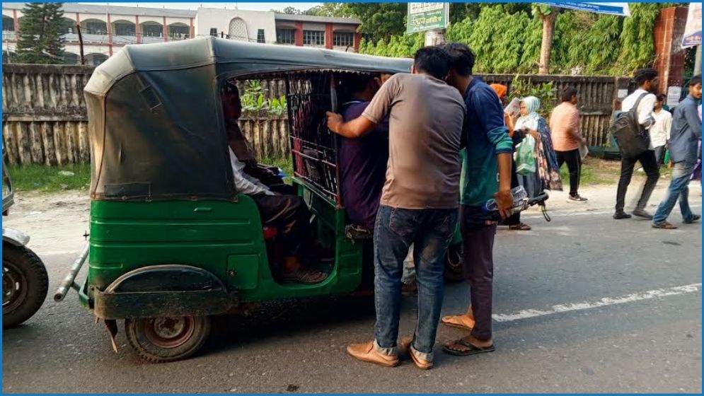 ভর্তি পরীক্ষার্থীদের যাতায়াত ভাড়া মনিটরিংয়ে কুবির বিভিন্ন সংগঠন