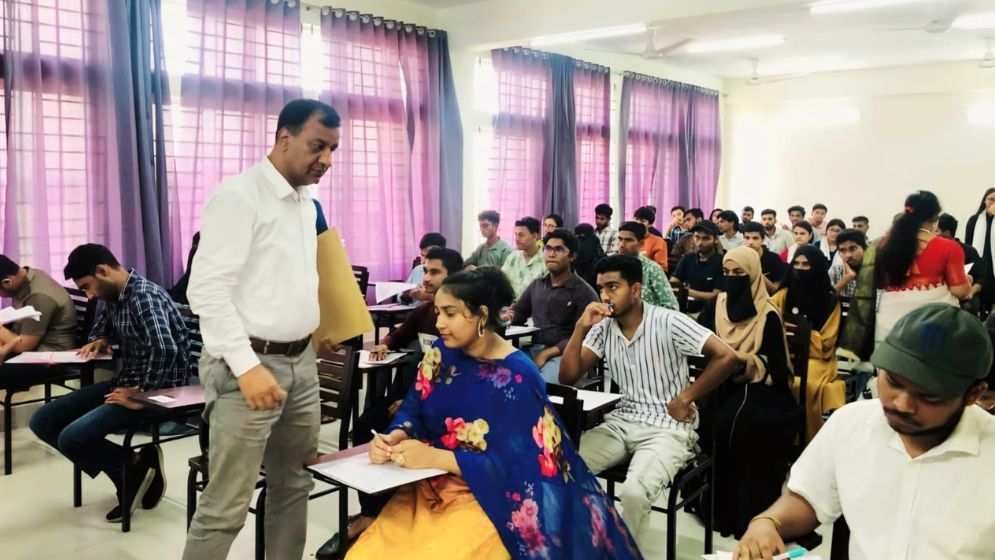 সুবিপ্রবিতে জিএসটি গুচ্ছভুক্ত ‘সি’ ইউনিটের ভর্তি পরীক্ষা অনুষ্ঠিত