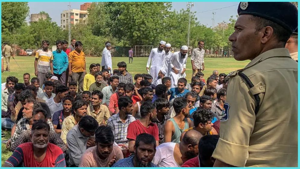 গুজরাটে রাতভর অভিযানে ১ হাজারের বেশি বাংলাদেশি আটক