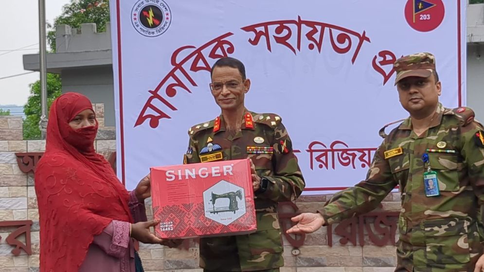 খাগড়াছড়িতে মানবিক সহায়তা দিল সেনাবাহিনী
