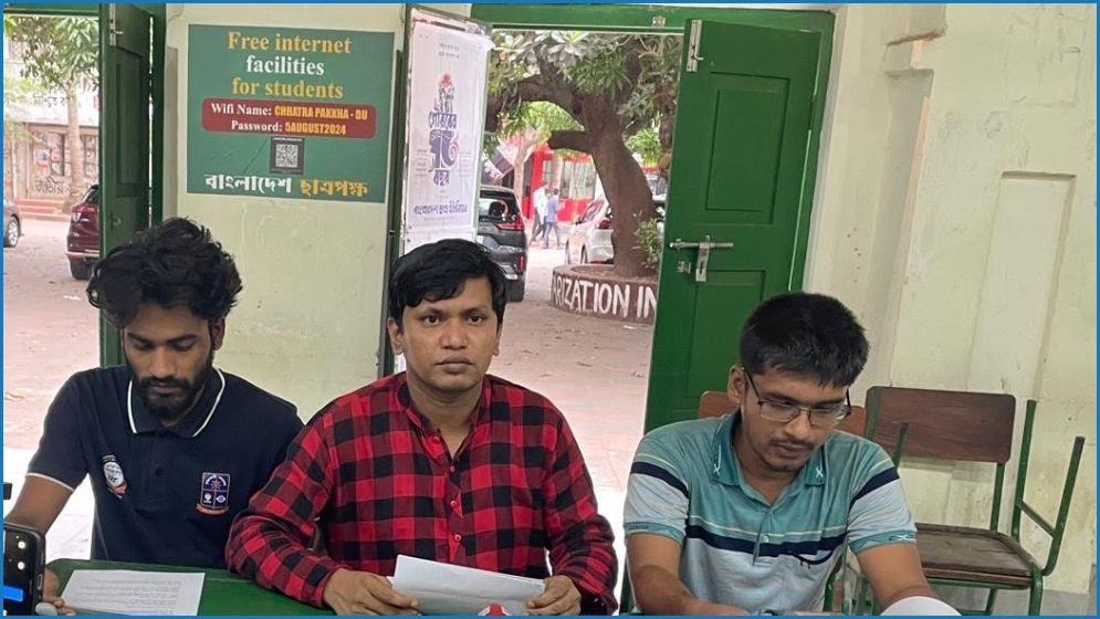 ৪৮ ঘণ্টার মধ্যে ‘চাকরি সংস্কার কমিশন’ গঠনের আল্টিমেটাম শিক্ষার্থীদের