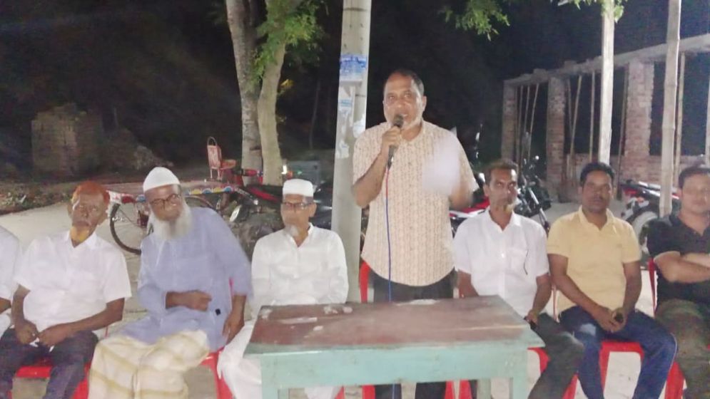 মাদক ব্যবসায়ীদের বিরুদ্ধে একাট্টা এলাকাবাসী