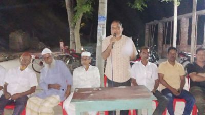 মাদক ব্যবসায়ীদের বিরুদ্ধে একাট্টা এলাকাবাসী