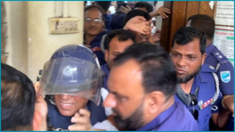 সাবেক আইনমন্ত্রী আনিসুল হককে আদালত এলাকায় কিল-ঘুষি