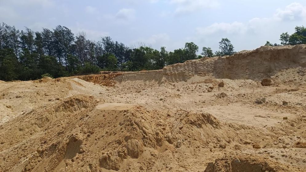 অবাধে দেয়াং পাহাড় কাটছে কেইপিজেড