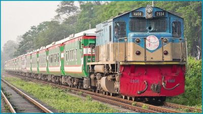 মাথা বের করতেই ওভার ব্রিজের পিলারে ধাক্কা, ট্রেনযাত্রী নিহত