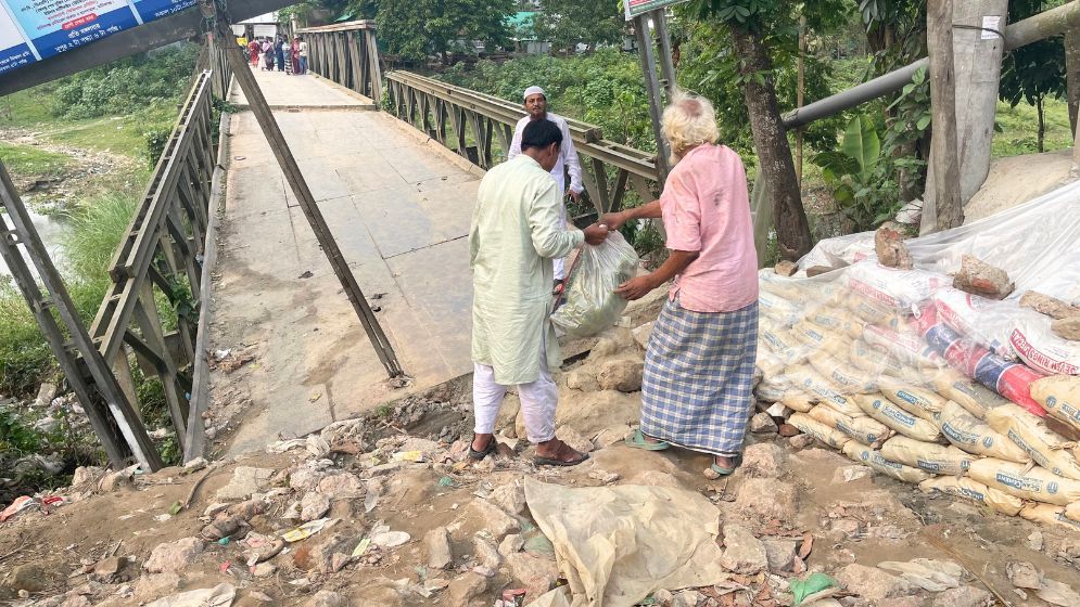 পটিয়ায় ব্রিজের সংযোগ সড়ক নেই, বিপাকে স্থানীয়রা