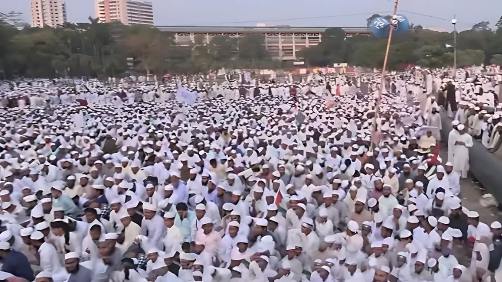 হেফাজতের মহাসমাবেশ, ভিড় বাড়ছে সোহরাওয়ার্দী উদ্যানে