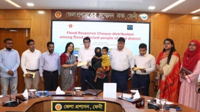 ফেনীতে বন্যাকবলিত ১০০ পরিবারকে নগদ সহায়তা