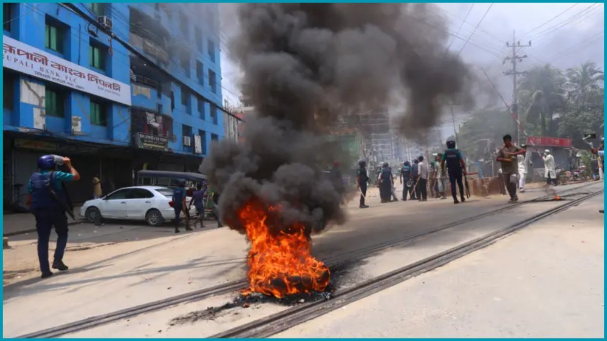 চট্টগ্রামে ছাত্রসেনা নেতাকর্মীদের সাথে পুলিশের সংঘর্ষ