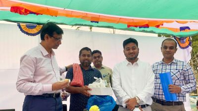 সমলয় চাষে ফলন বাড়ায় ধামরাইয়ে কৃষকের মিষ্টি বিতরণ
