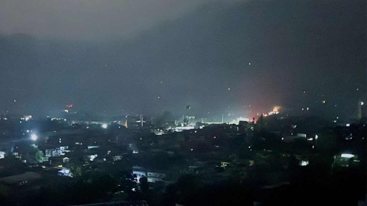 ভারতের হামলায় নিহত ৮, জবাবে ৫ যুদ্ধবিমান ভূপাতিত করল পাকিস্তান