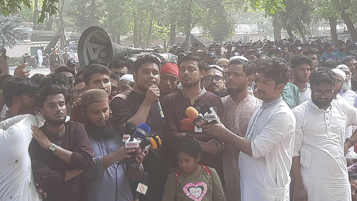 আ.লীগ নিষিদ্ধের দাবিতে বাদ জুমা বড় জমায়েতের ডাক হাসনাতের