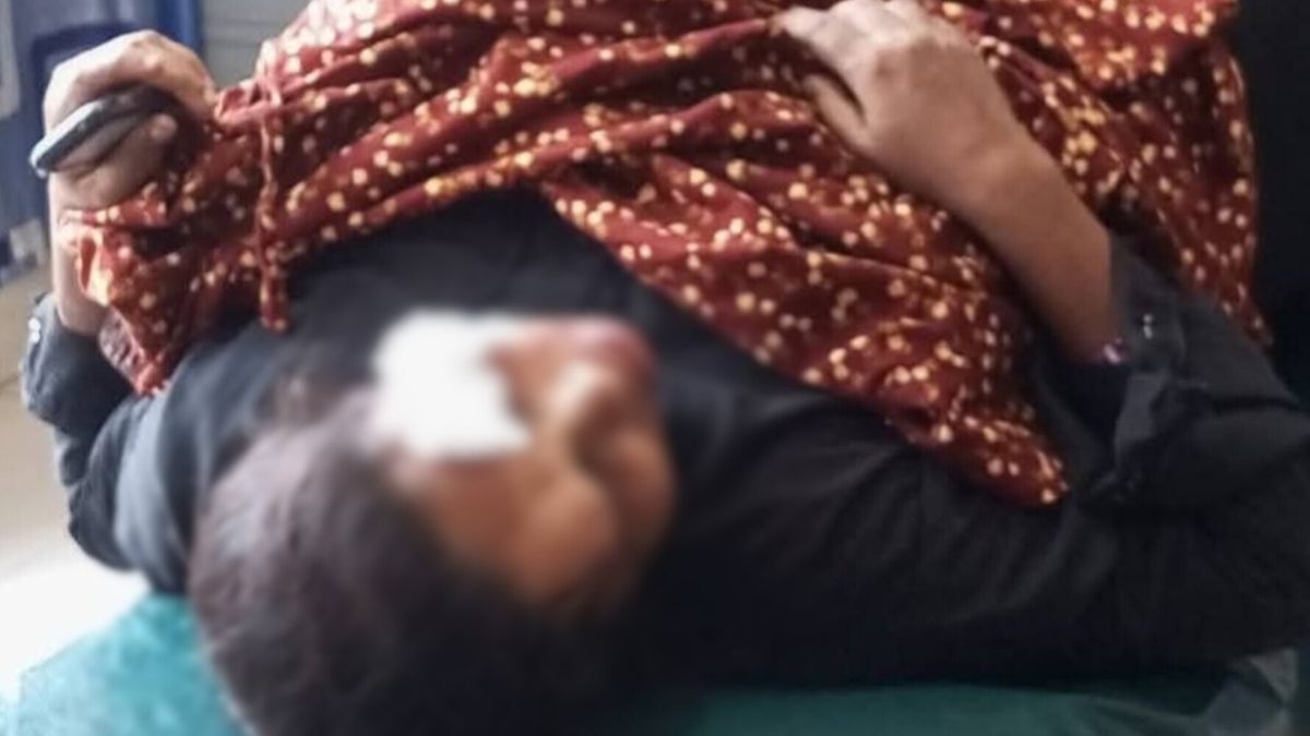 ট্রলির ধাক্কায় ২ মাসের শিশু নিহত, মা হাসপাতালে