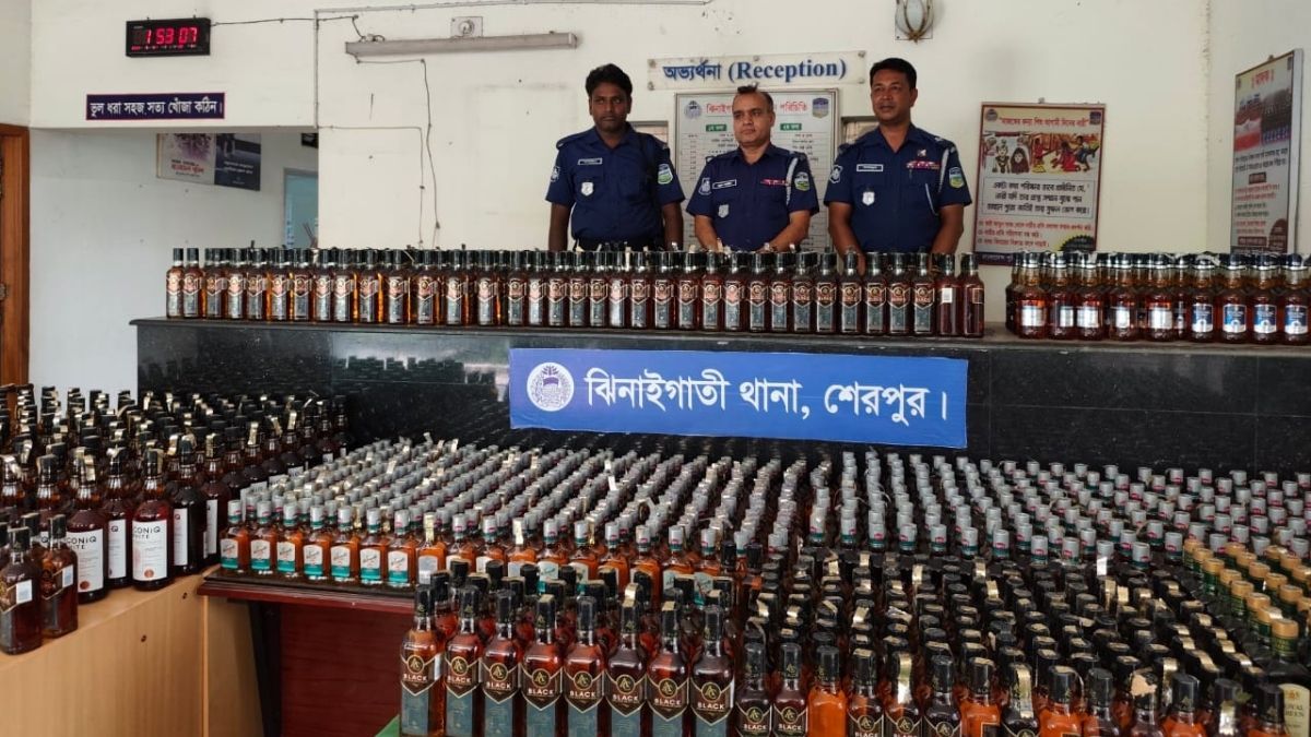 শেরপুর সীমান্তে বিপুল পরিমাণ ভারতীয় মদ জব্দ