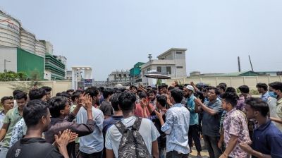 মিরসরাইয়ে ১৪ দাবিতে শ্রমিকদের বিক্ষোভ