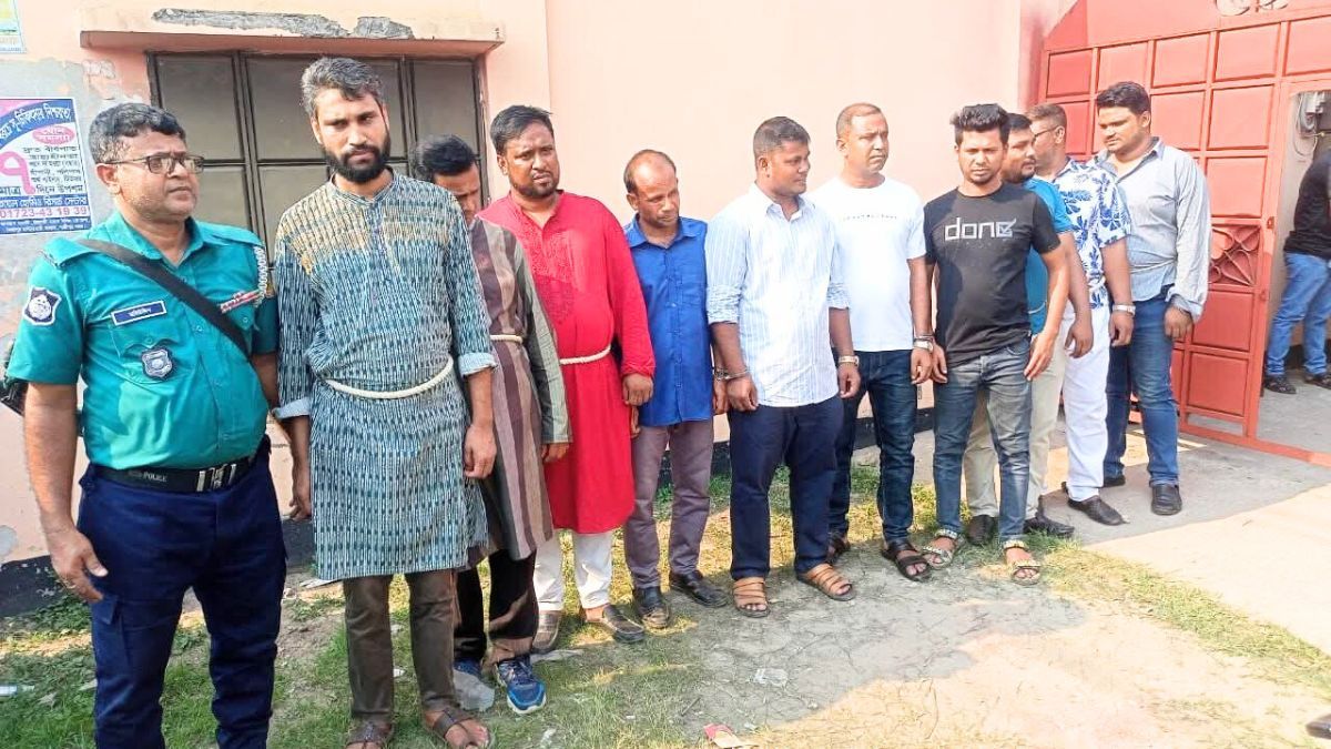গাজীপুরে চাঁদাবাজির অভিযোগে ছাত্রদল ও যুবদল নেতাসহ আটক ১০