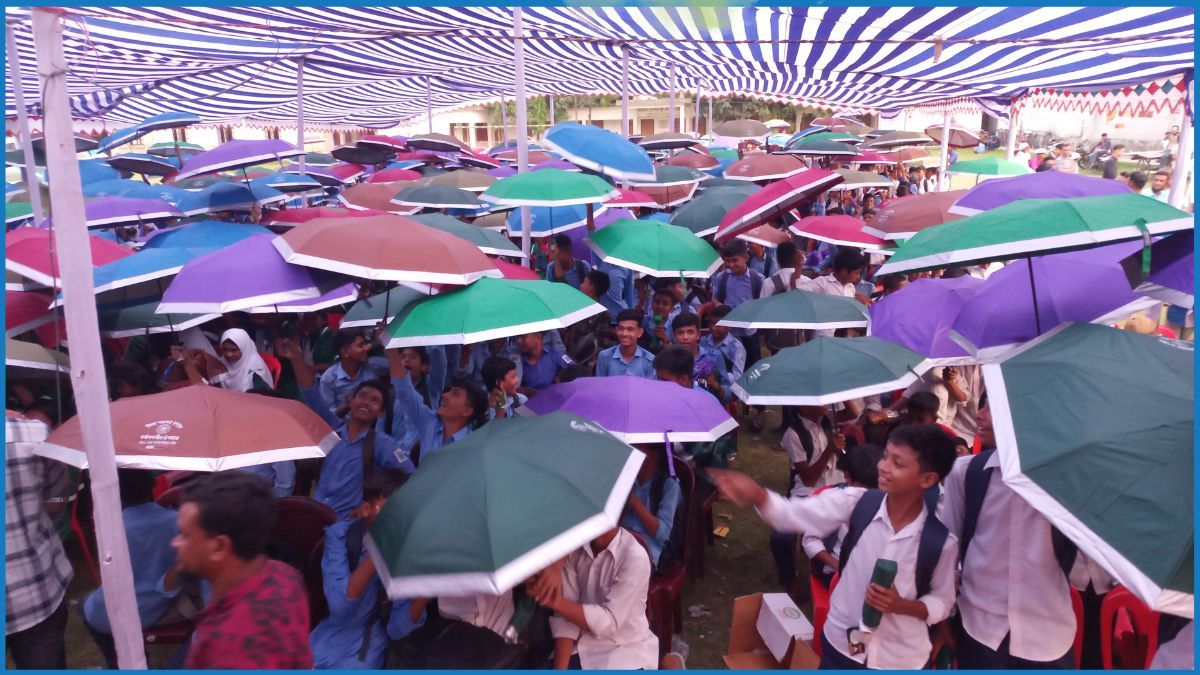 ফেনীতে দেড় হাজার শিক্ষার্থীর মাঝে ছাতা বিতরণ