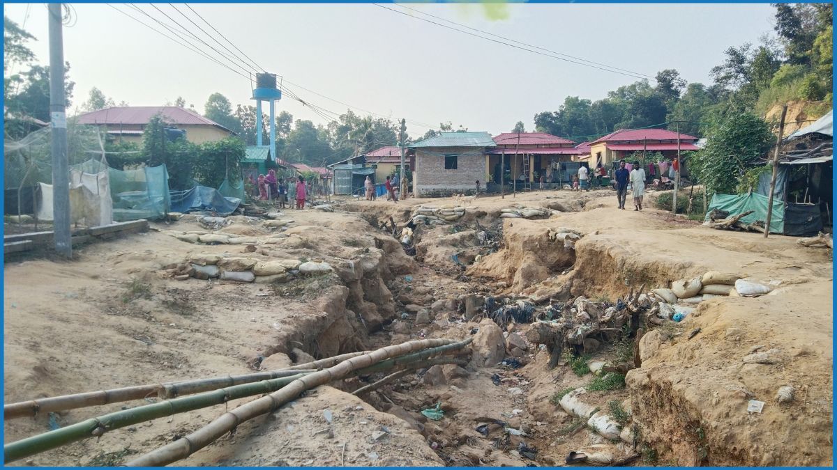 চন্দনাইশে আশ্রয়ণ প্রকল্পে রাস্তা নেই, দুর্ভোগে ১১৬ পরিবার
