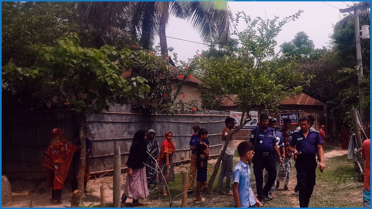 পুলিশ সদস্যের দায়ের কোপে কৃষকের কব্জি বিচ্ছিন্ন