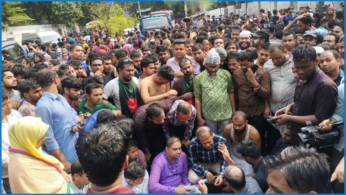জবি শিক্ষক-শিক্ষার্থীদের লং মার্চ কর্মসূচিতে উপাচার্য-কোষাধ্যক্ষ