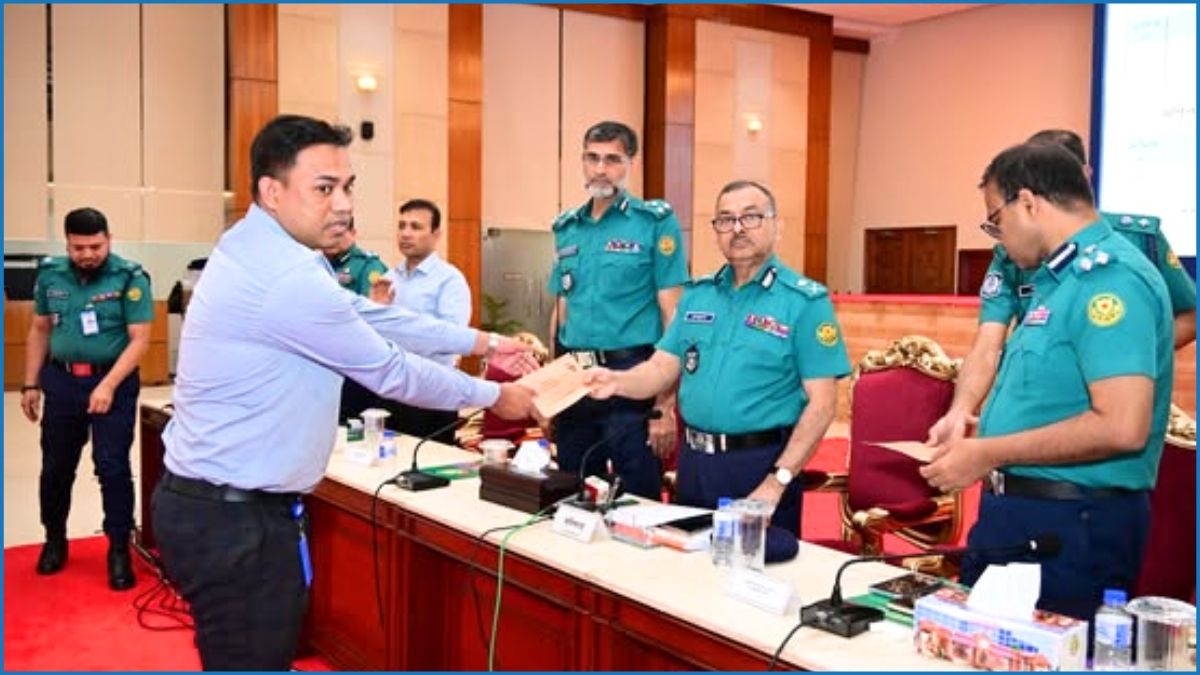 নিষিদ্ধ সংগঠনের নাশকতা রোধে সর্বোচ্চ সতর্ক পুলিশ : ডিএমপি কমিশনার