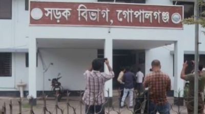 গোপালগঞ্জে সওজ কার্যালয়ে দুদকের অভিযান