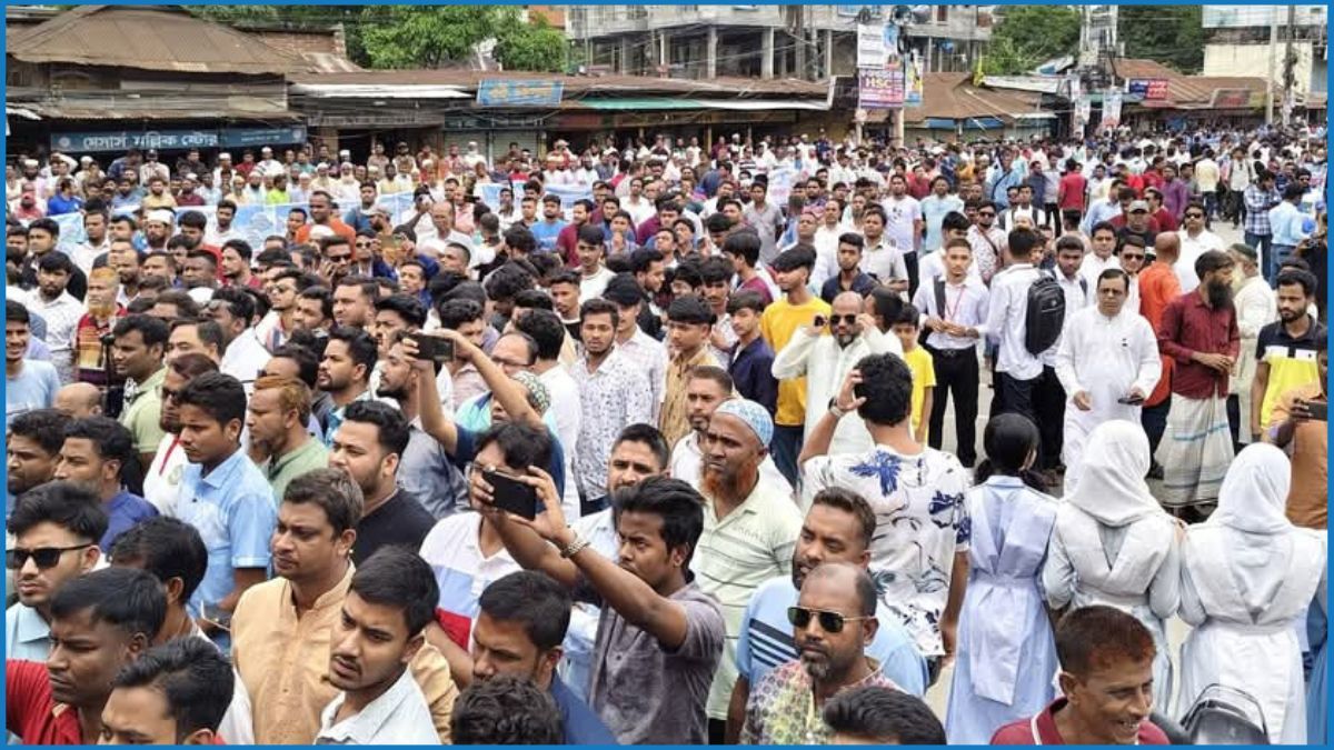 শেরপুরে সামগ্রিক উন্নয়নের দাবিতে মানববন্ধন