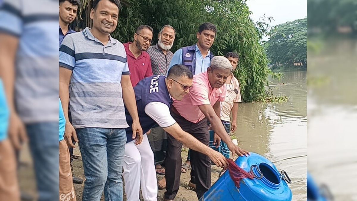 গৌরনদীতে অর্ধকোটি টাকার চিংড়ির রেণু জব্দ