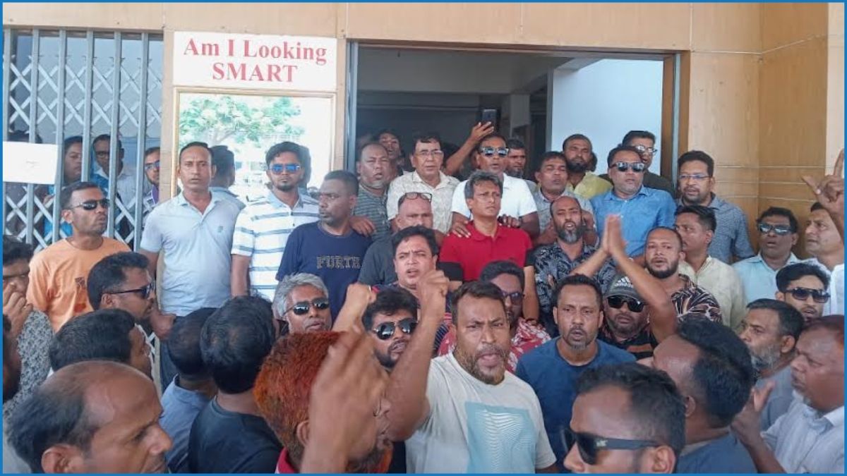 ফরিদপুরে বিএনপির ব্যানার সরানোর প্রতিবাদে যুবদলের বিক্ষোভ
