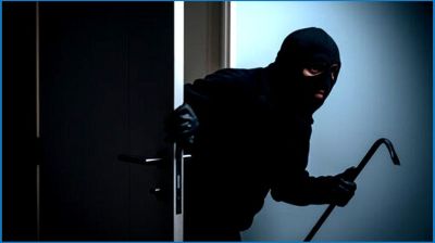 মতিঝিলে ব্যাংকের ওয়াশরুমে যাওয়ায় খোয়া গেল ৫ লাখ টাকা!