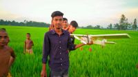 পাইলট হওয়ার স্বপ্ন, রিকশা চালিয়ে ‘উড়োজাহাজ’ বানালেন সোহেল