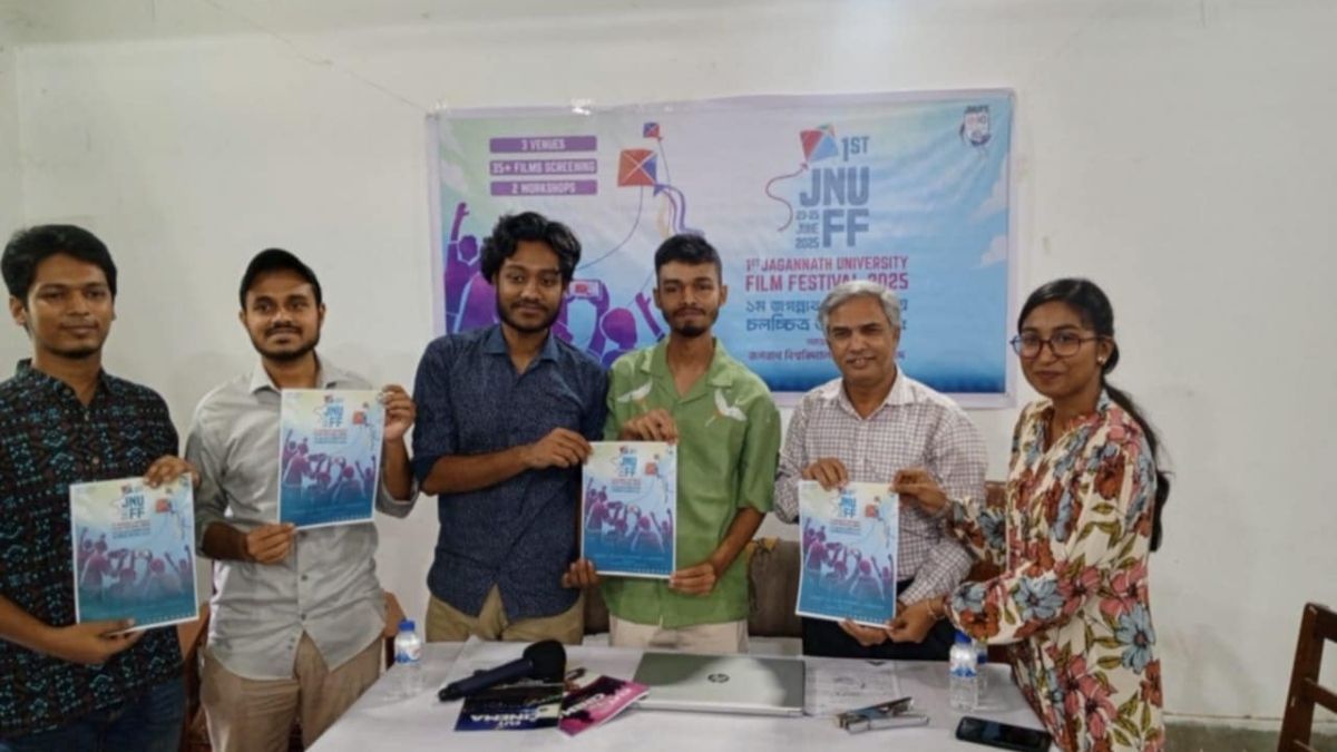 জবিতে প্রথমবার চলচ্চিত্র উৎসব, পোস্টার উদ্বোধন