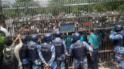 ইসিতে প্রবেশে এনসিপিকে বাধা
