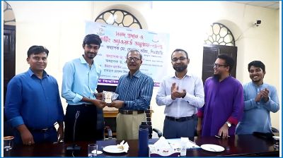 জবির সেরা রিপোর্টিং অ্যাওয়ার্ড পেলেন বাংলাদেশের খবরের নাইম