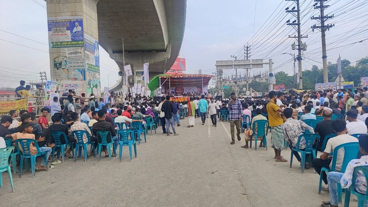 রূপগঞ্জে মহাসড়ক বন্ধ করে গণঅধিকারের সমাবেশ, ভোগান্তিতে যাত্রীরা