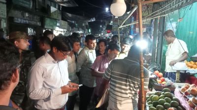 সড়ক দখল করে ব্যবসা, দোকান উচ্ছেদ