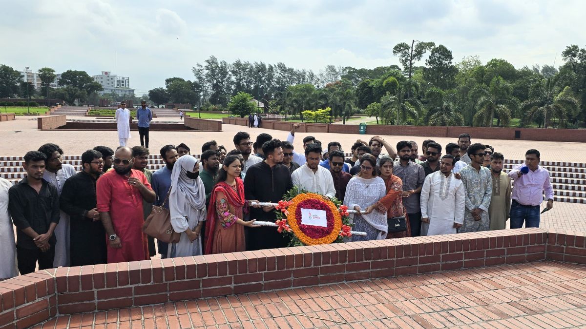 স্মৃতিসৌধে শ্রদ্ধা নিবেদনের মধ্য দিয়ে ‘যুবশক্তি’র যাত্রা শুরু