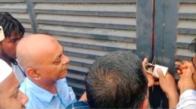 ইন্ট্রাকোর ডিপোতে তালা দিল আন্দোলনকারীর