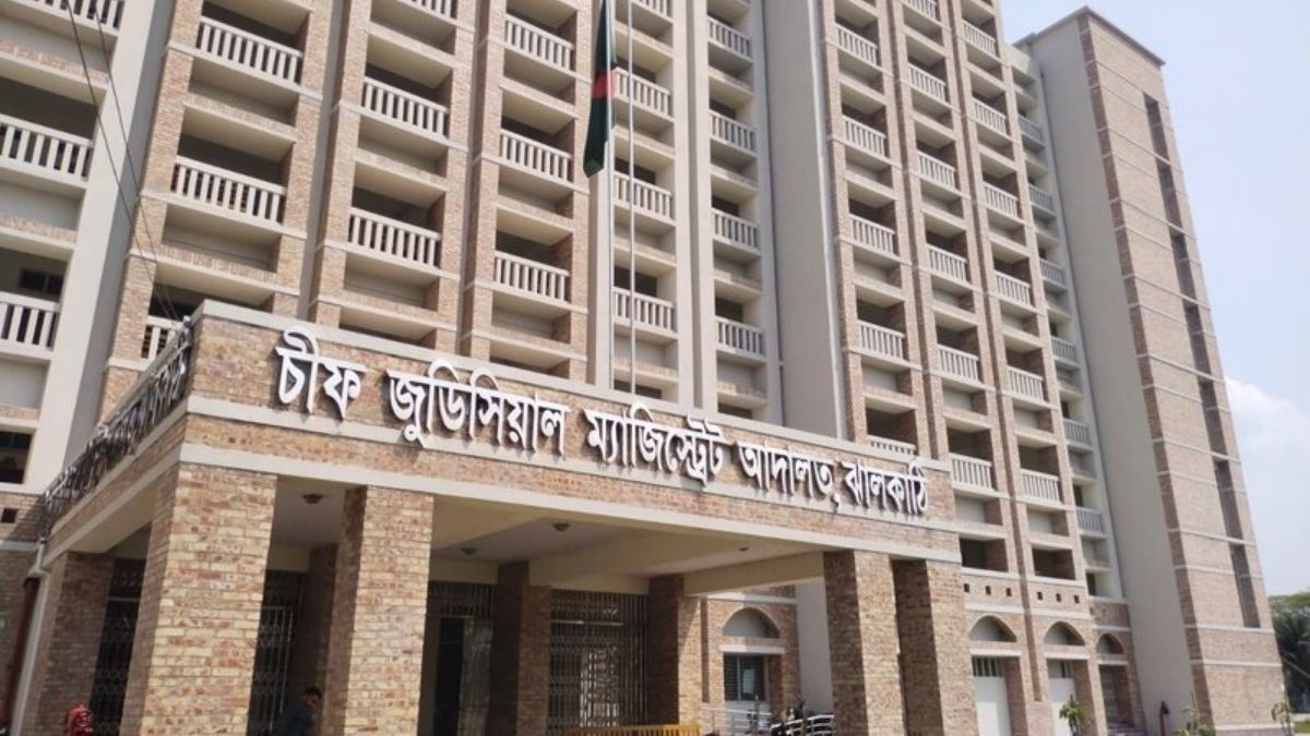 আদালতে স্বামীর সামনে গৃহবধূর আত্মহত্যার চেষ্টা