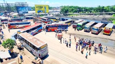 ৪২ বছরেও উন্নয়ন নেই, আন্দোলনে বাস শ্রমিকরা