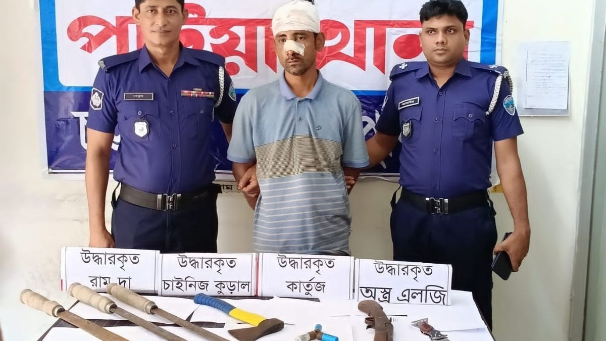 পটিয়ায় পুলিশের অভিযানে অস্ত্রসহ ‘সন্ত্রাসী’ গ্রেপ্তার