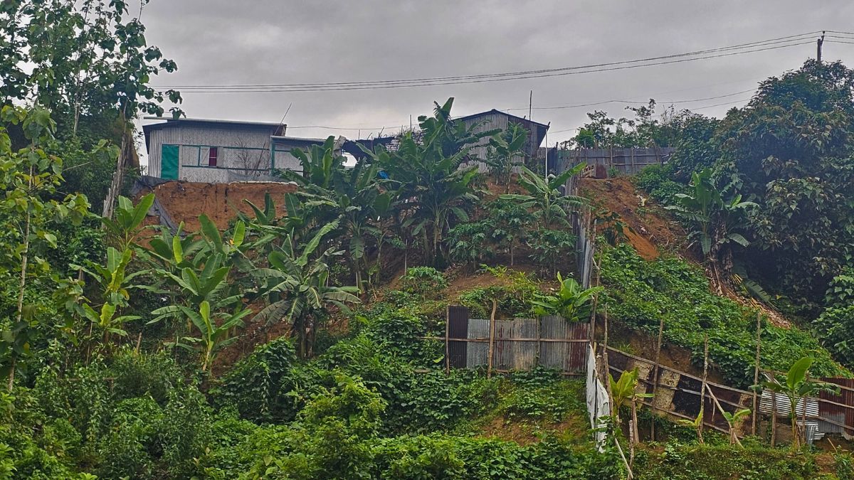 ঝুঁকিতে লক্ষাধিক মানুষ, বান্দরবানে পাহাড় ধসে প্রাণহানির শঙ্কা