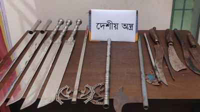 চাঁদপুরে যৌথ বাহিনীর অভিযানে মাদক-অস্ত্রসহ গ্রেপ্তার ৫