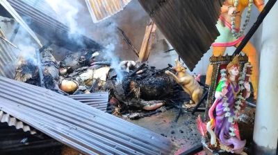 মানিকগঞ্জে গভীর রাতে কালীমন্দিরে আগুন