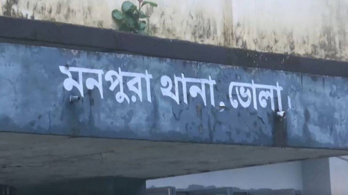 মনপুরায় বালুর স্তুপের নিচে মিলল শিশুর মরদেহ
